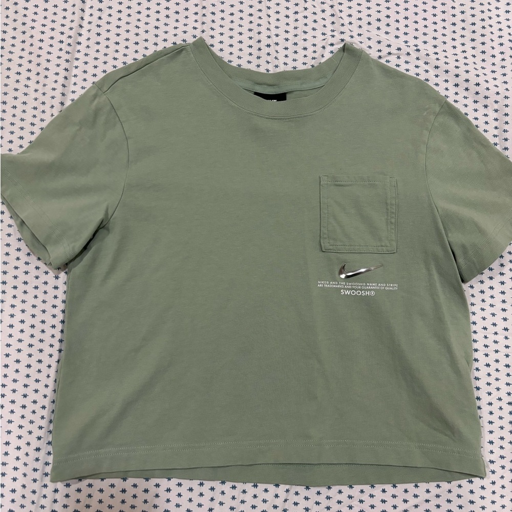 Nike | mint crop tshirt with pocket
